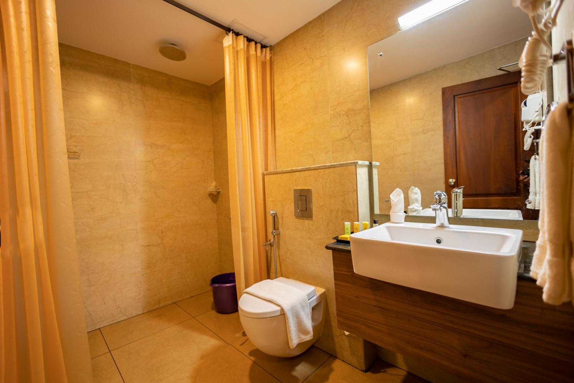 Dev Residency Hotel Thiruvananthapuram Ngoại thất bức ảnh