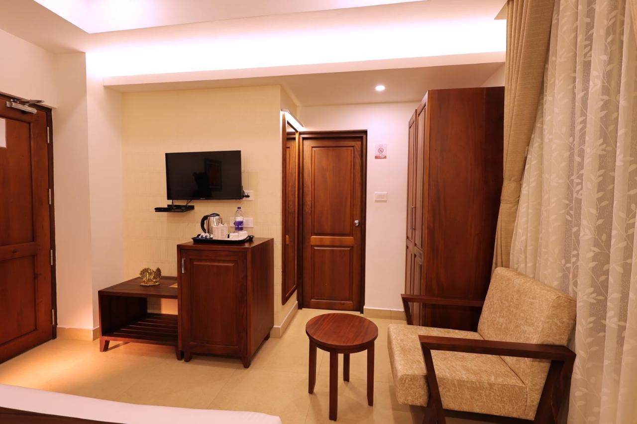 Dev Residency Hotel Thiruvananthapuram Ngoại thất bức ảnh