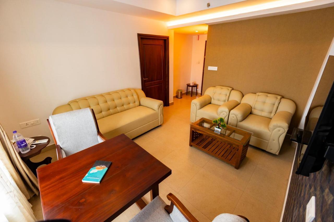 Dev Residency Hotel Thiruvananthapuram Ngoại thất bức ảnh