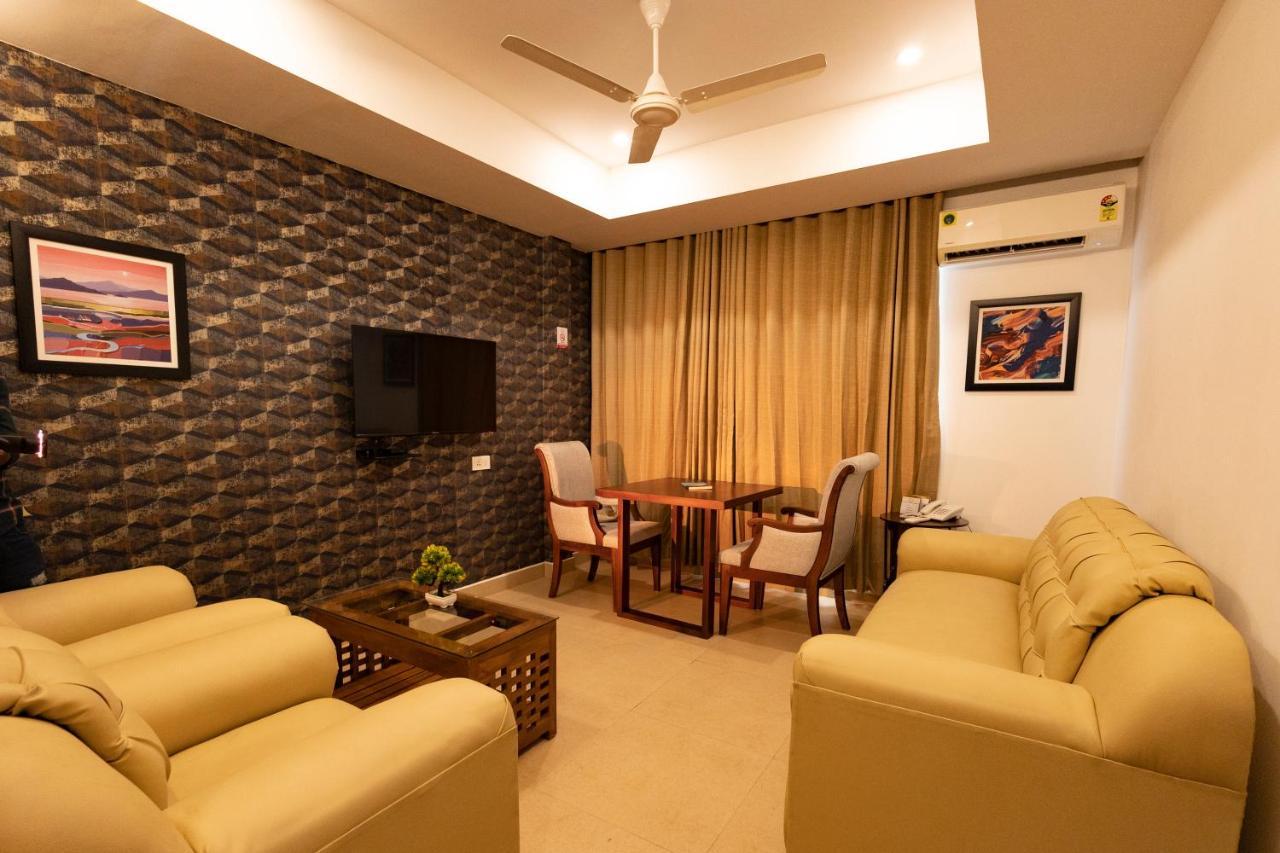 Dev Residency Hotel Thiruvananthapuram Ngoại thất bức ảnh