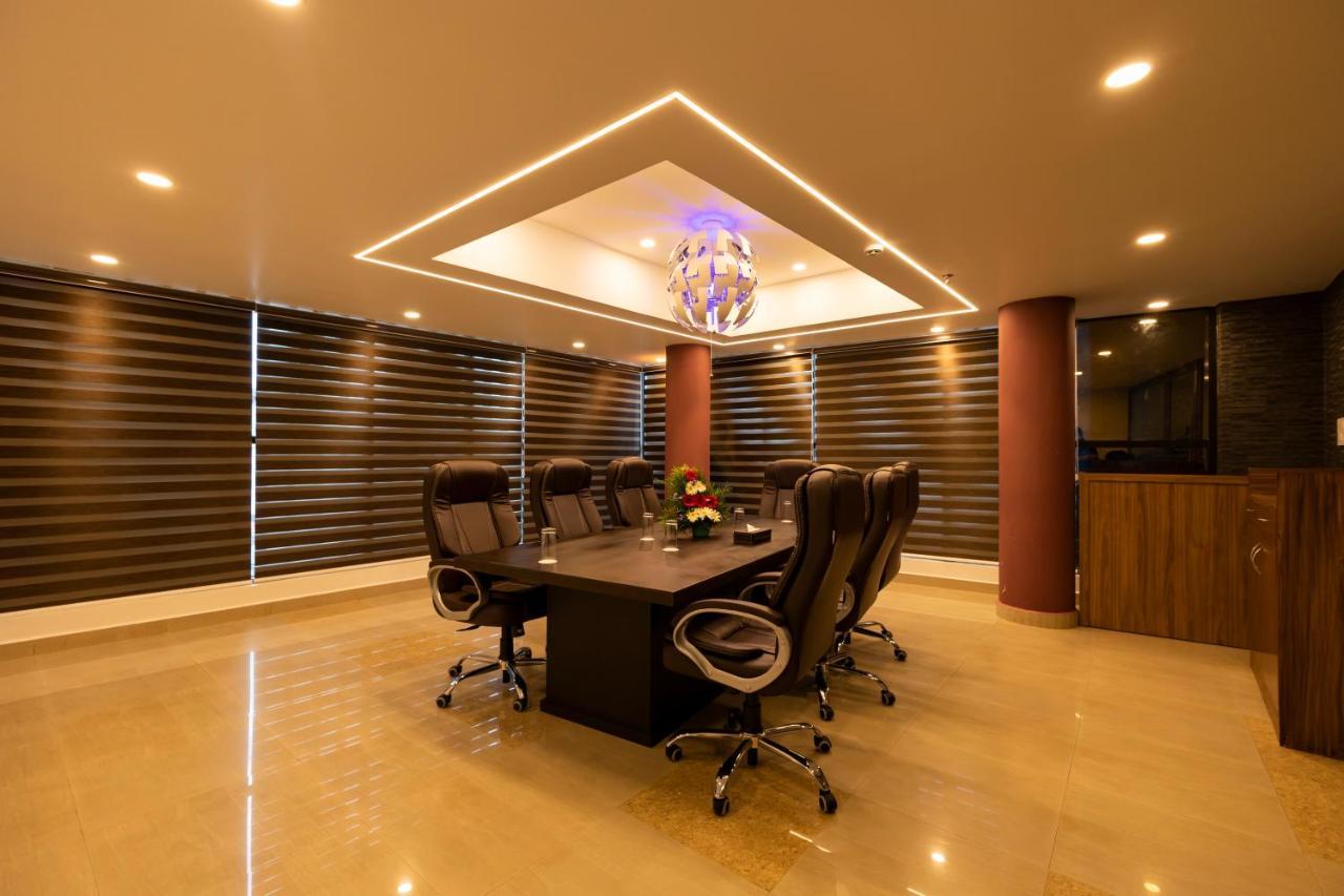 Dev Residency Hotel Thiruvananthapuram Ngoại thất bức ảnh