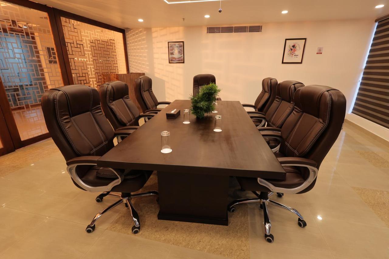 Dev Residency Hotel Thiruvananthapuram Ngoại thất bức ảnh