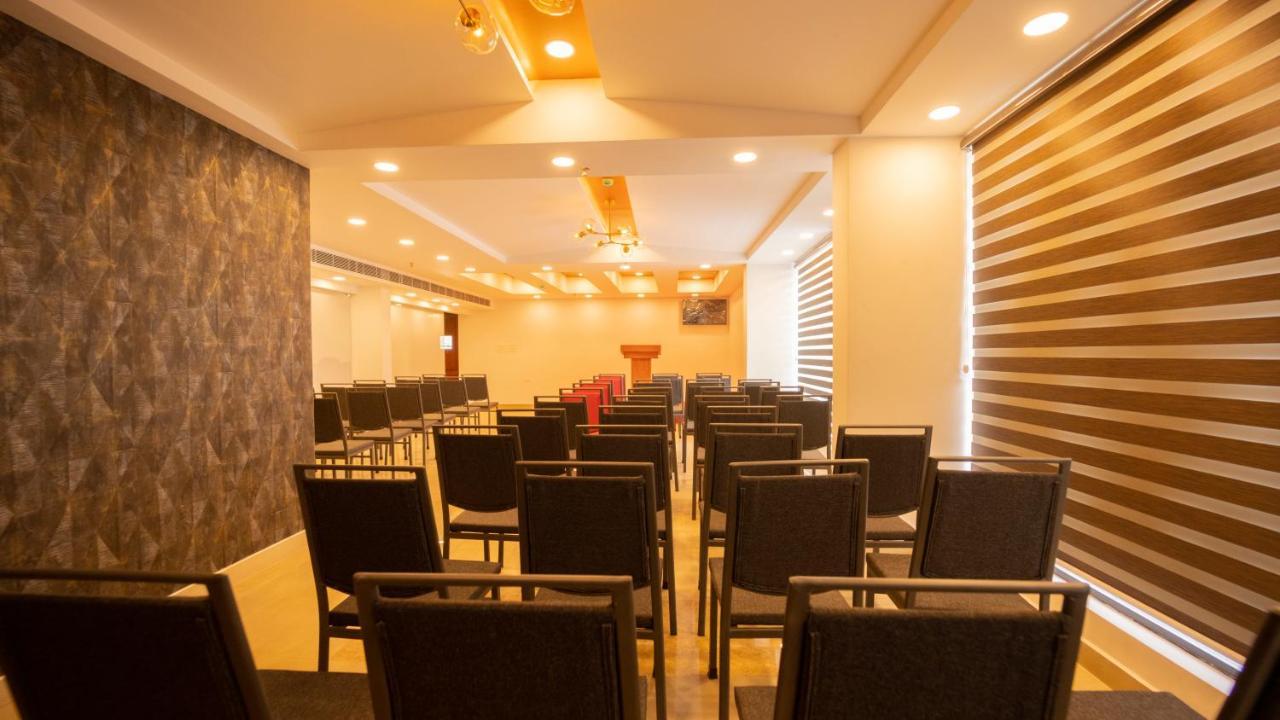 Dev Residency Hotel Thiruvananthapuram Ngoại thất bức ảnh